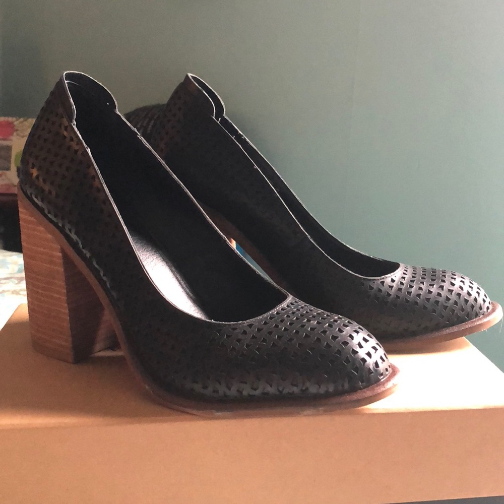 Kelsi Dagger heels